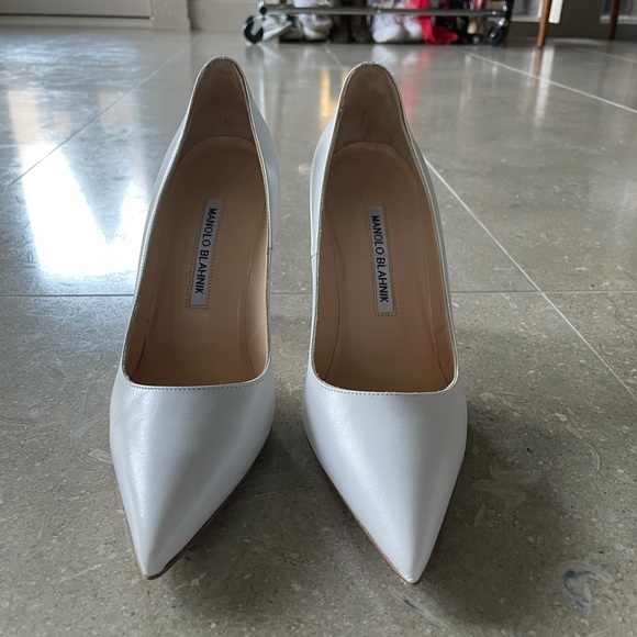 Manolo Blahnik Shoes - Manolo Blahnik White Pumps